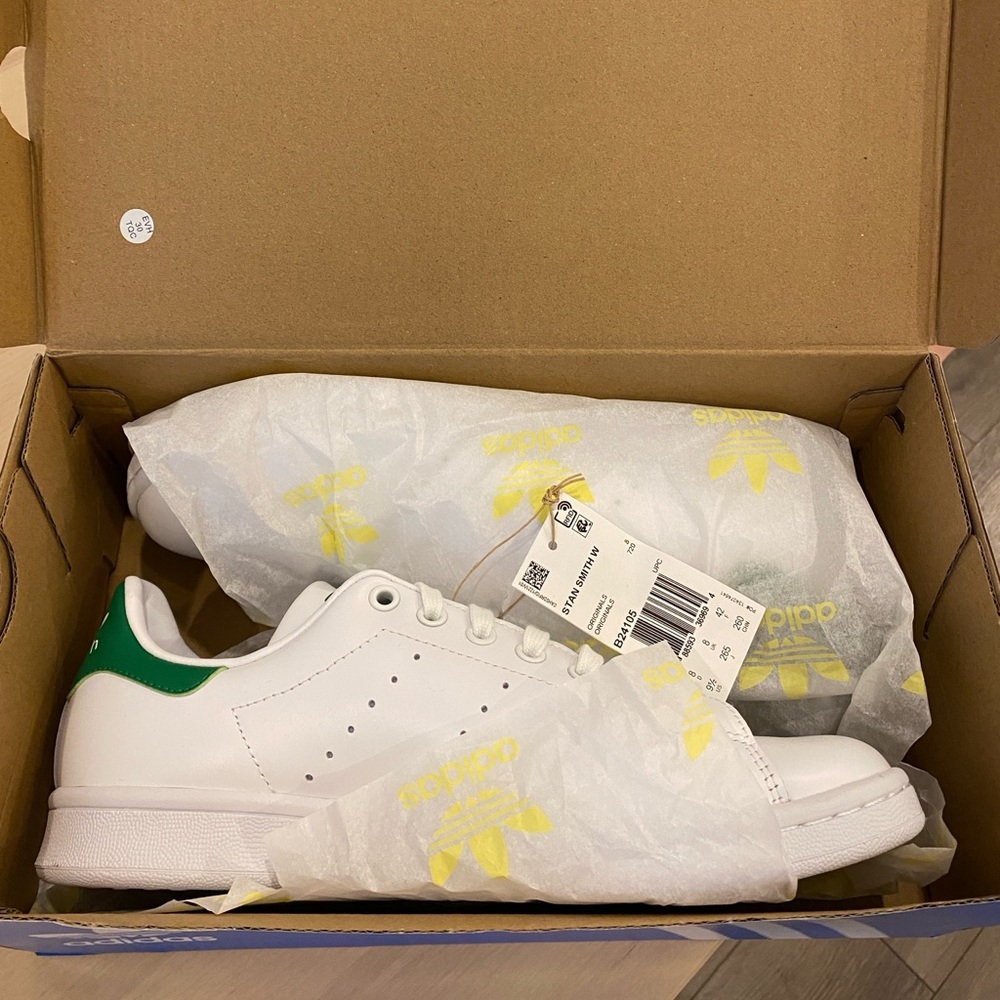 NWT white and green Adidas Stan Smith’s. Women’s size 9.5